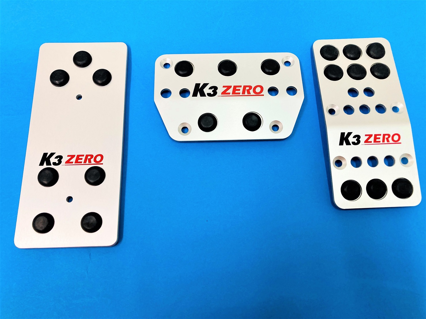 Ｋ３ＺＥＲＯ ラバーペダルＡＴ＆フットレストセット シルバー